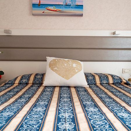 Hotel Record Riccione Esterno foto