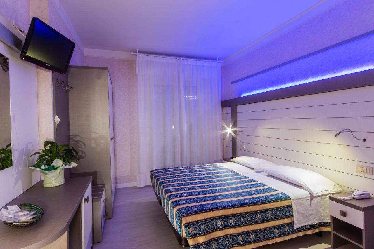 Hotel Record Riccione Esterno foto