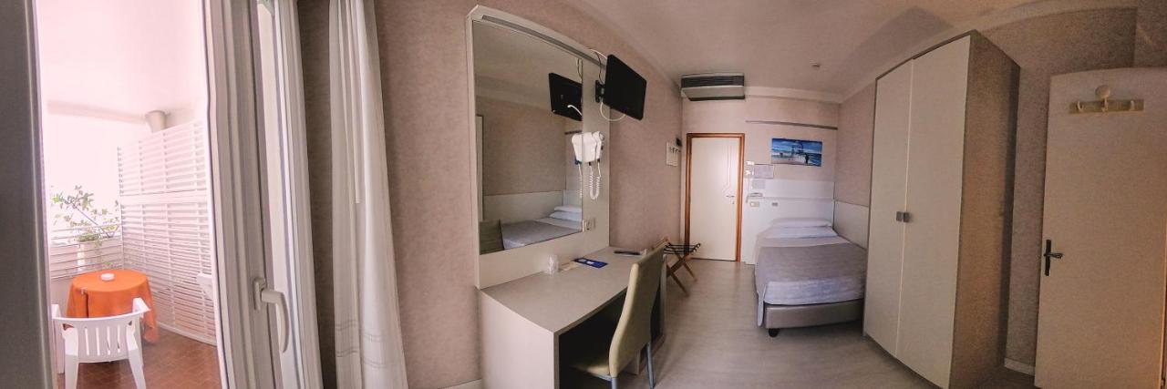 Hotel Record Riccione Esterno foto