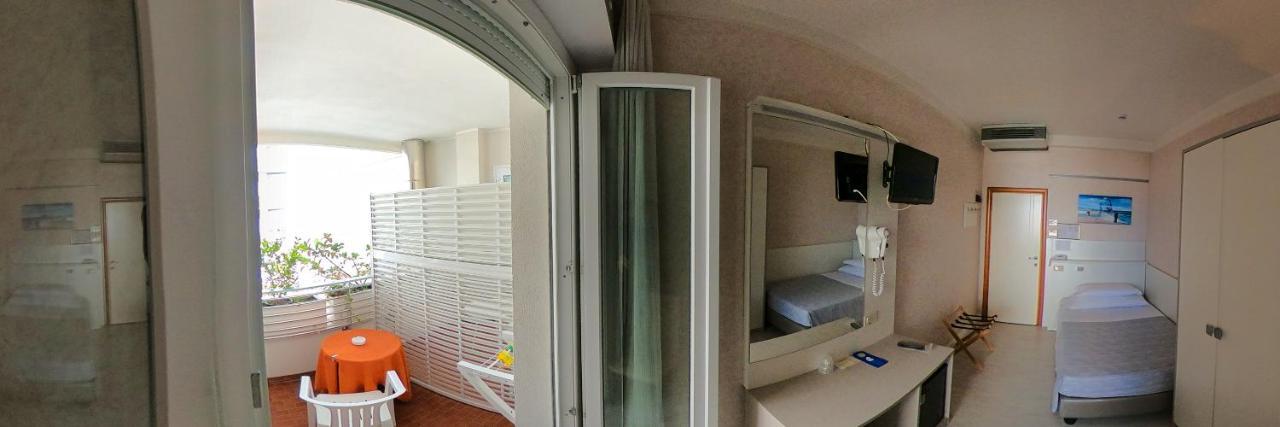 Hotel Record Riccione Esterno foto