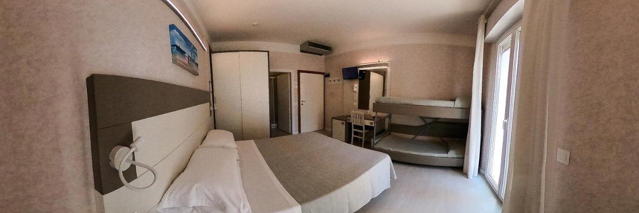 Hotel Record Riccione Esterno foto
