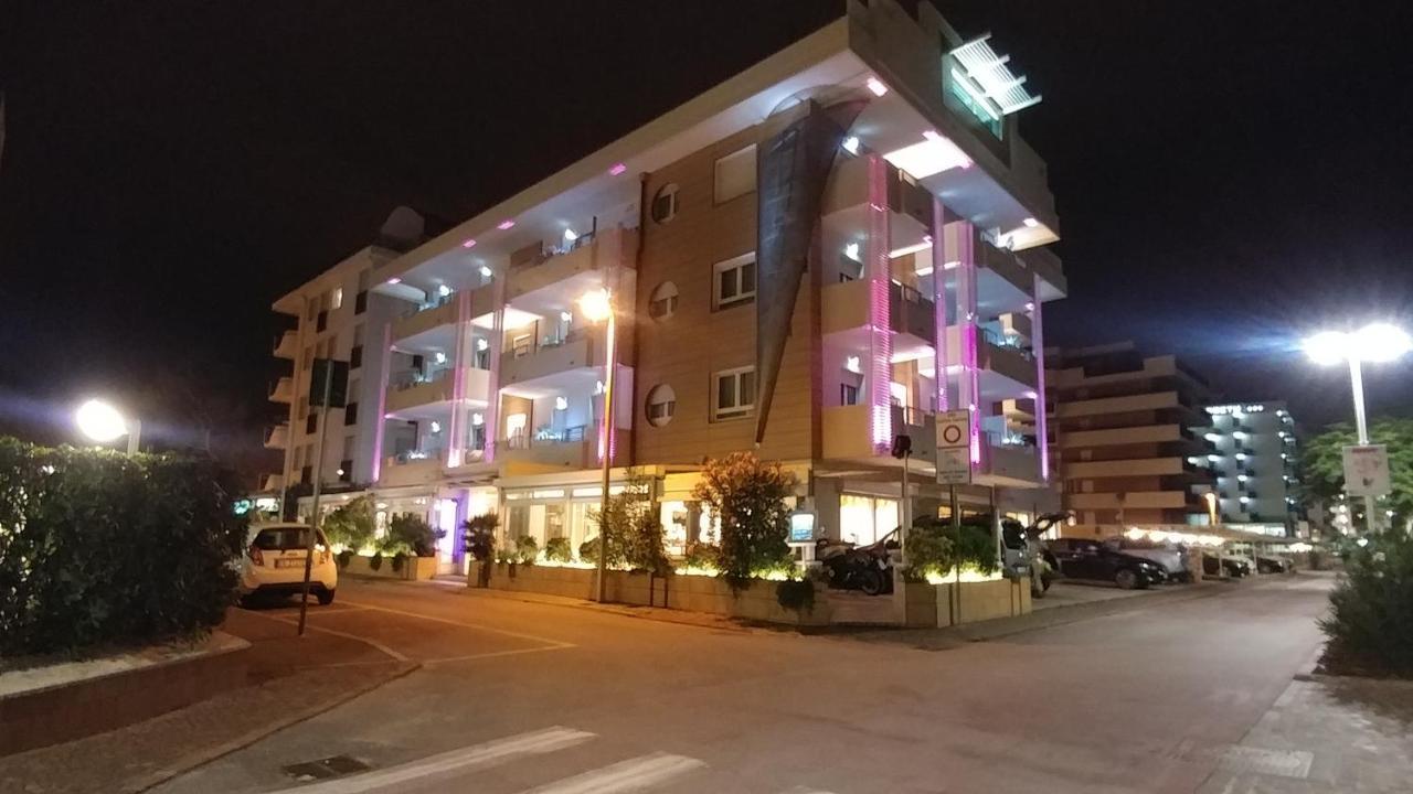 Hotel Record Riccione Esterno foto