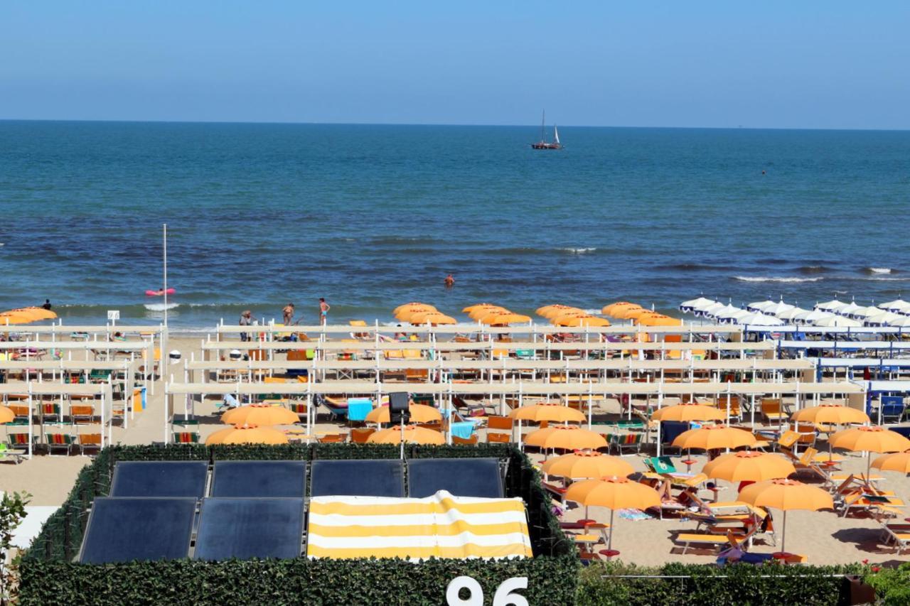 Hotel Record Riccione Esterno foto