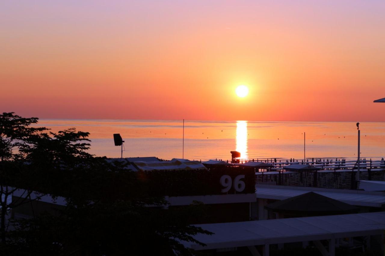 Hotel Record Riccione Esterno foto