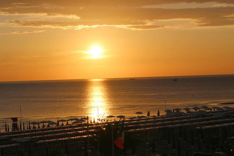 Hotel Record Riccione Esterno foto