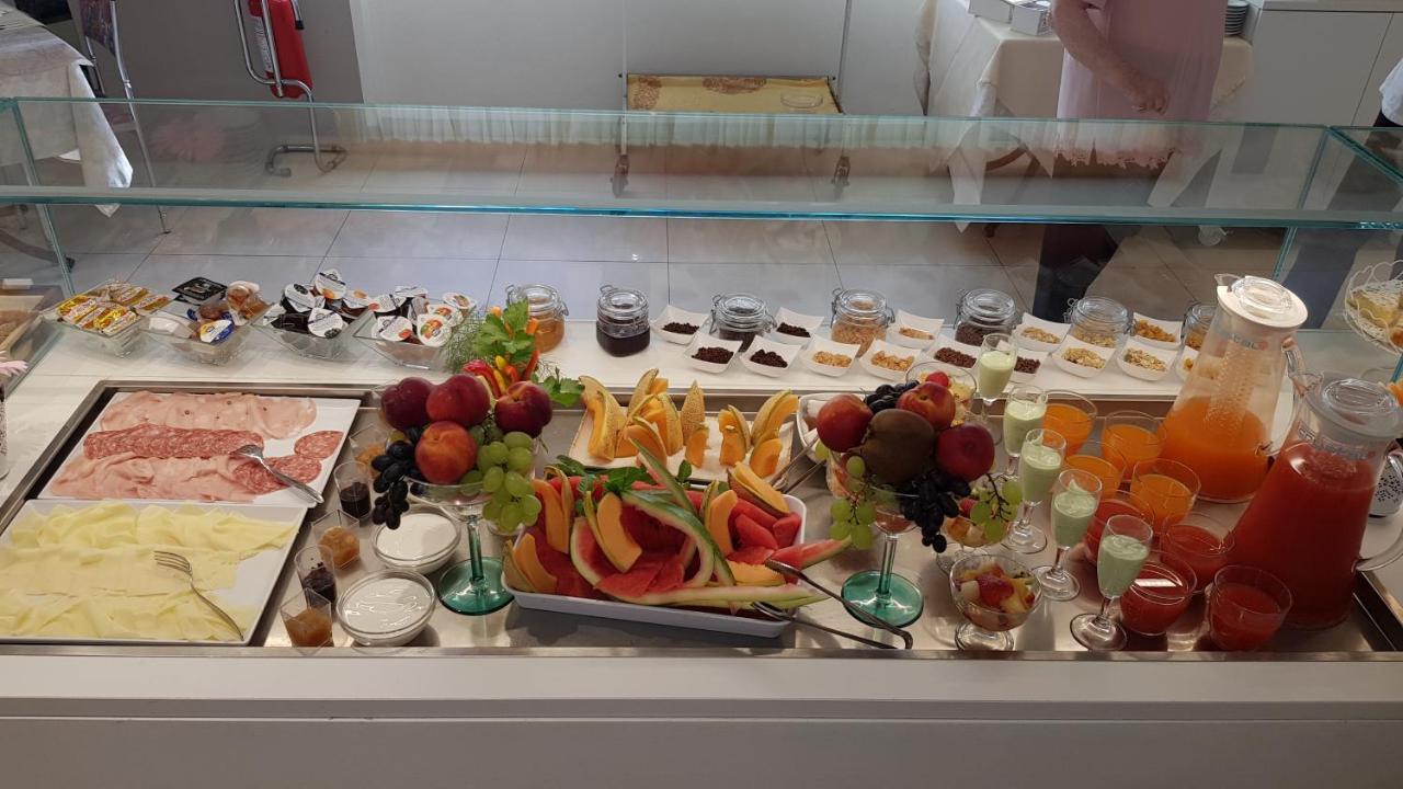 Hotel Record Riccione Esterno foto
