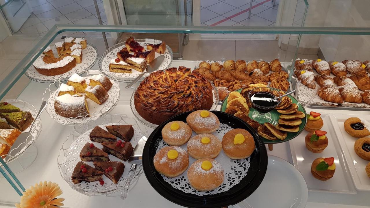 Hotel Record Riccione Esterno foto
