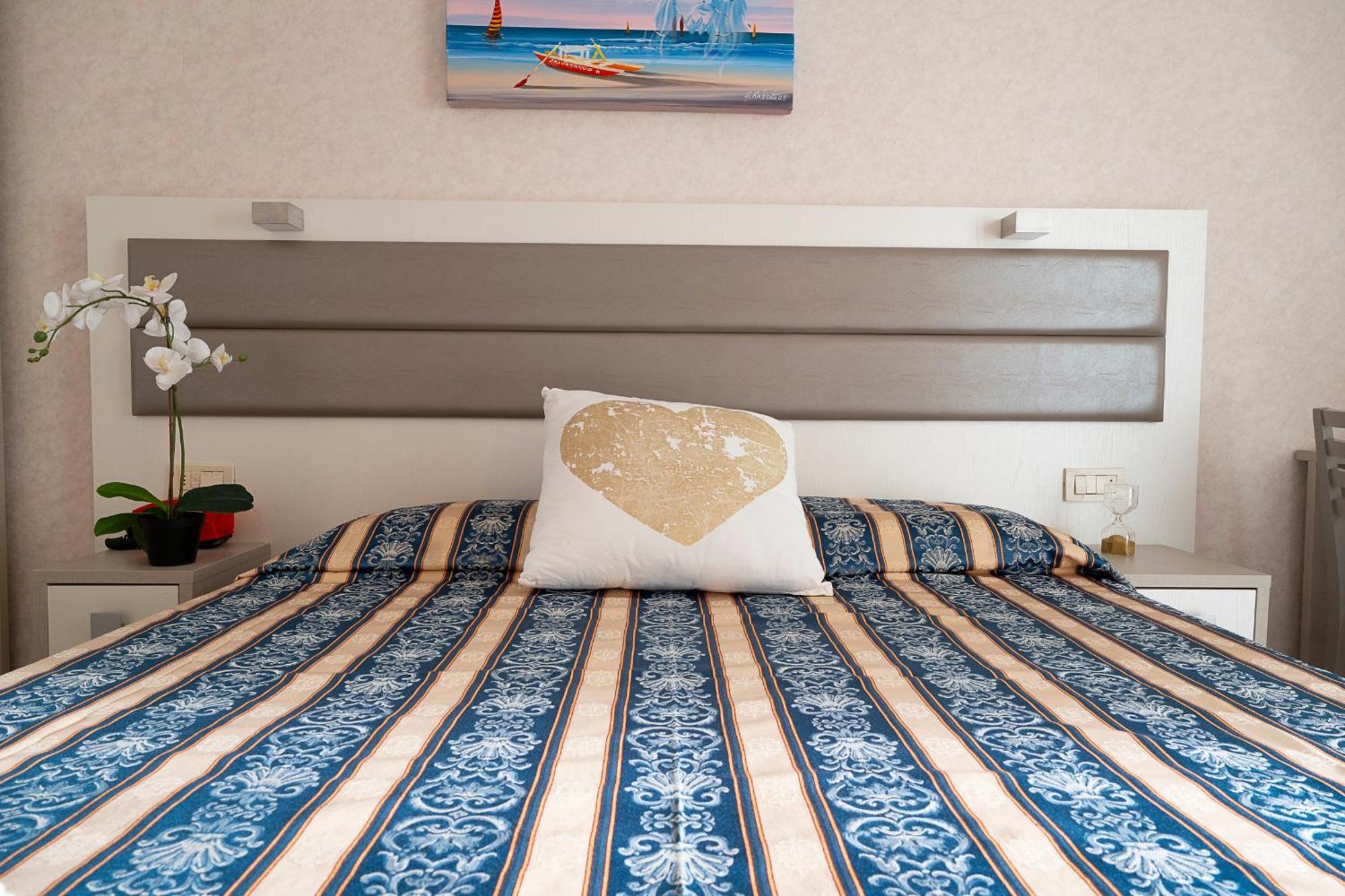 Hotel Record Riccione Esterno foto