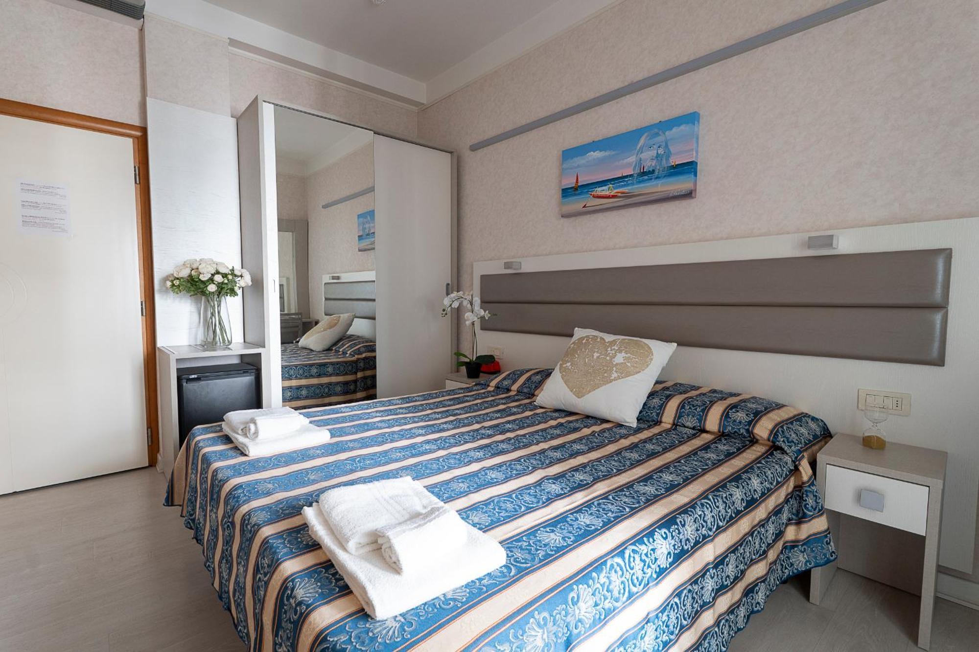 Hotel Record Riccione Esterno foto