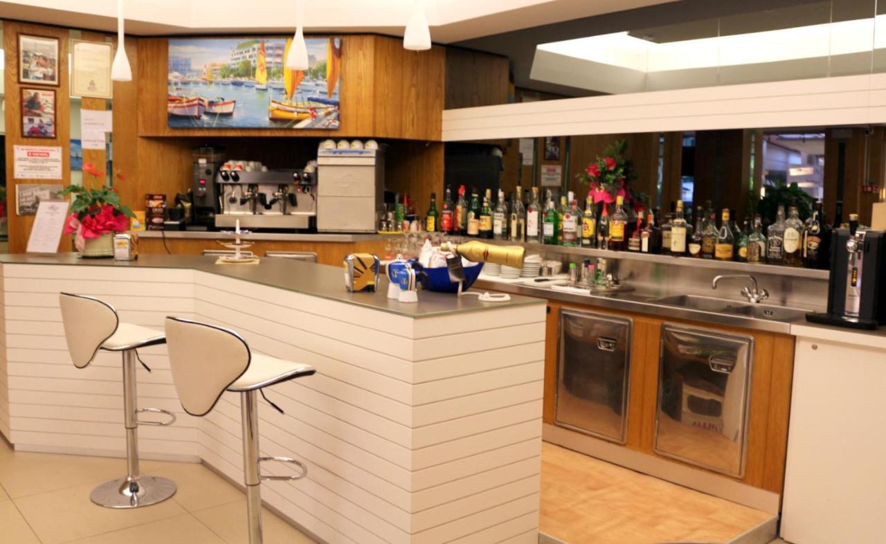 Hotel Record Riccione Esterno foto