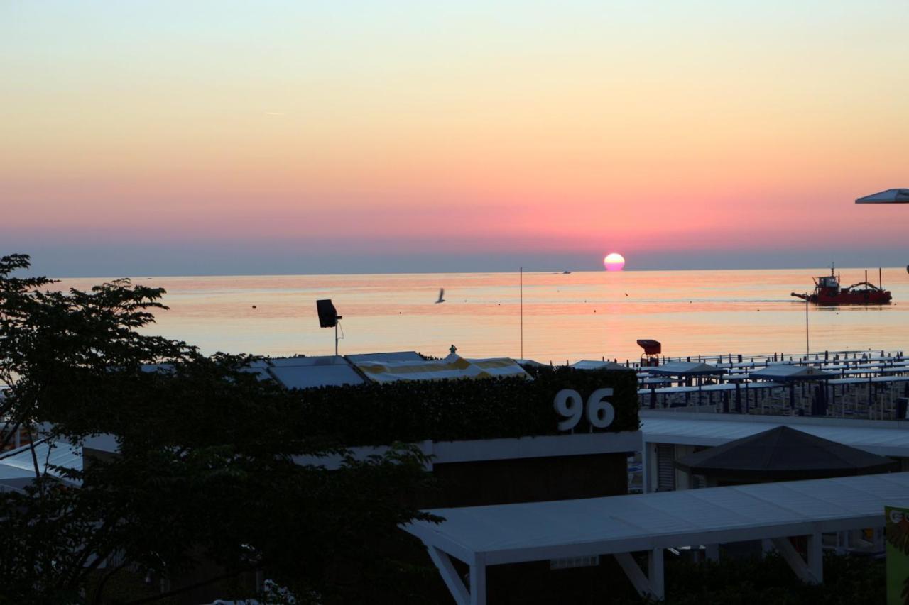 Hotel Record Riccione Esterno foto