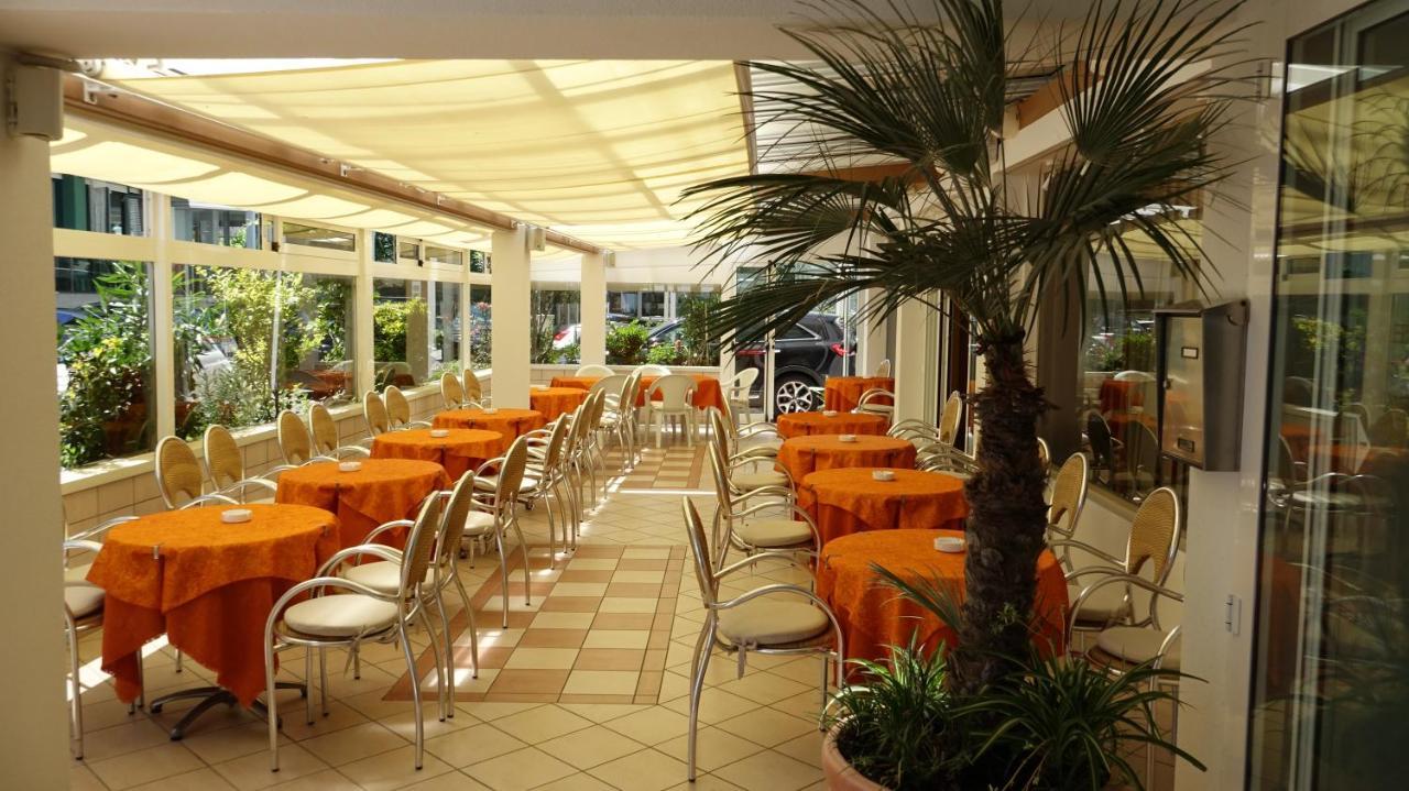 Hotel Record Riccione Esterno foto