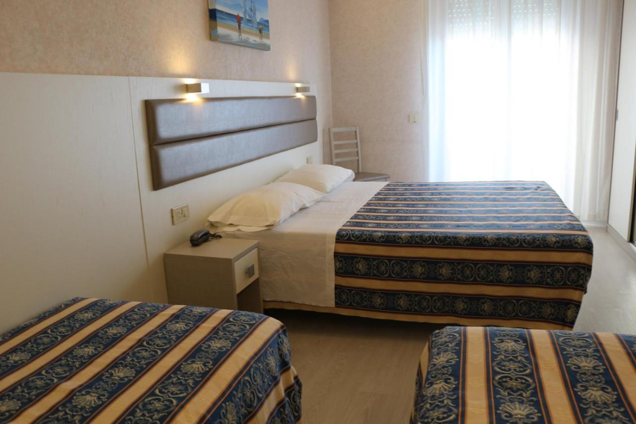Hotel Record Riccione Esterno foto